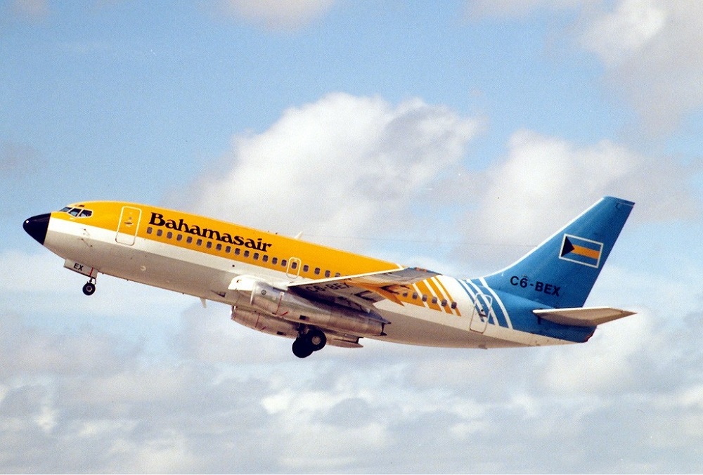 Deze afbeelding heeft een leeg alt-attribuut; de bestandsnaam is Bahamasair_Boeing_737-200_JetPix.jpg